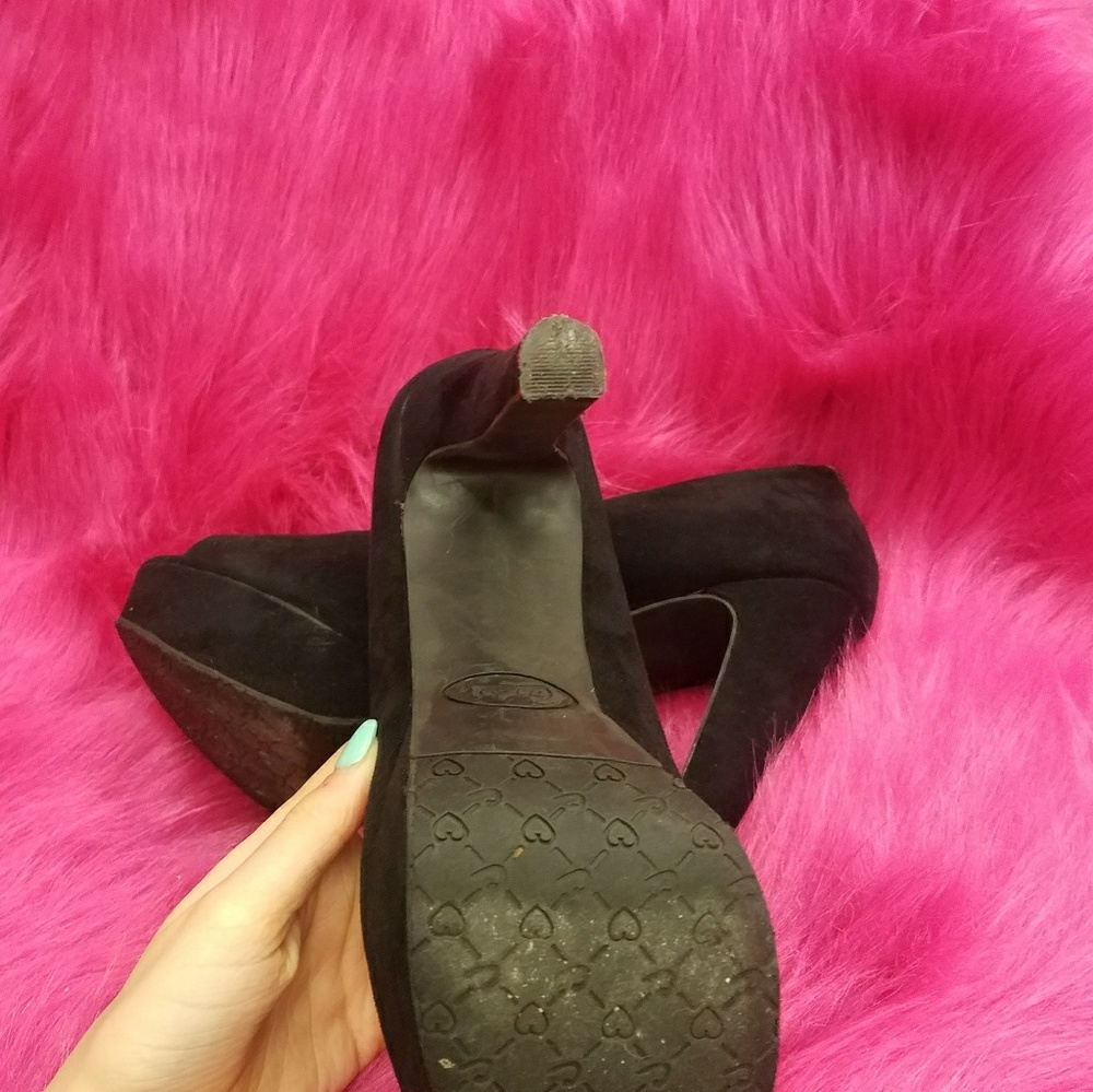 Heels - Picture 3 of 3